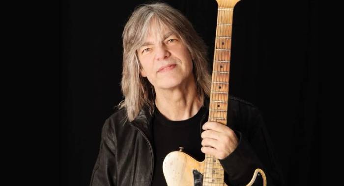 Una leggenda vivente. Una chitarra incandescente. Un quintetto semplicemente esplosivo. Mike Stern in concerto con “37 years later”