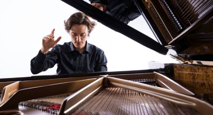 Il virtuosismo pianistico di Alessandro Taverna in concerto al Teatro Massimo | An american in Paris